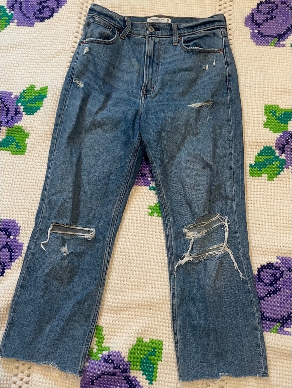 Abercrombie Fitch ultra high rise ankle straight 8 29 short distressed rip Jeans